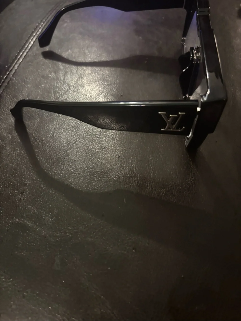 Louis Vuitton Cyclone Sunglasses – Z1790E - Picture 9 of 12